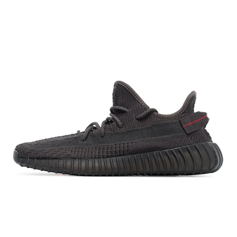 Schwarze Sneaker aus statisch gestricktem Material